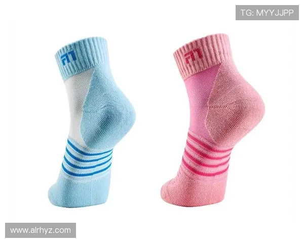 羽毛球装备选购指南:如何选择适合的球袜提升运动表现